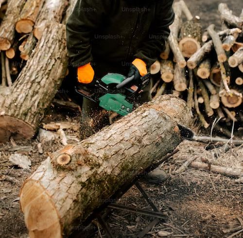 What is the use of a chain saw? Precautions for using a chain saw cutting machine. Use of chain saw oil